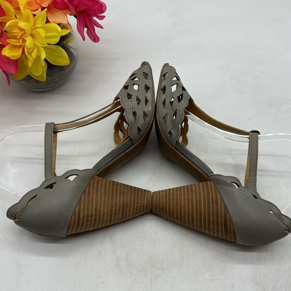 Crown Vintage Tea Cup Gray Cut Out Leather Gray Leather Sandals Size 9 MCH4979B - Picture 8 of 12